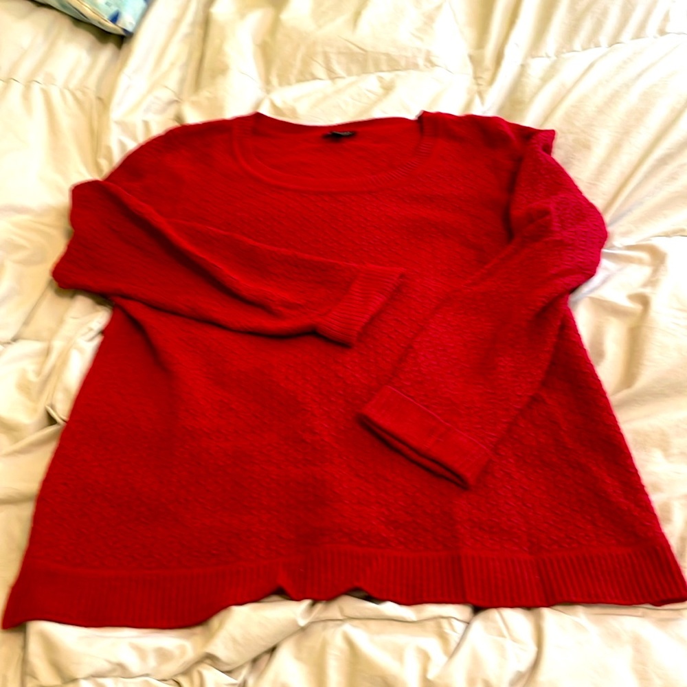 Gorgeous red Talbots lambs wool blend sweater. Size medium. Great condition.